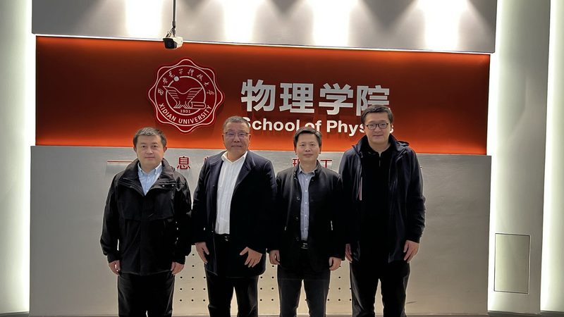 与加盟品牌签订正式的加盟协议，明确双方的权利和义务。协议内容应包括：